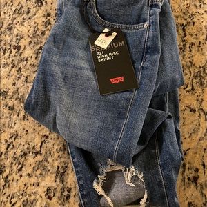 Levi’s high rise NWT skinny 28/30 jeans pants